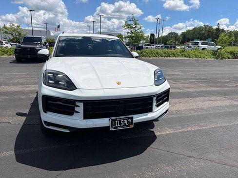 Used 2024 Porsche Cayenne AWD/4WD image 9