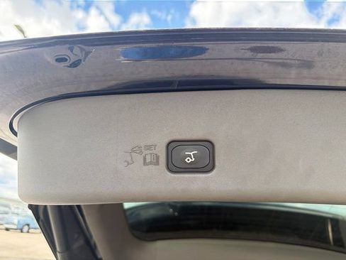 Used 2025 Lincoln Nautilus Reserve AWD/4WD image 18