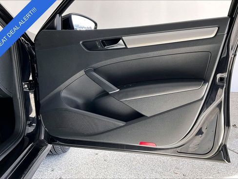 Used 2022 Volkswagen Passat 2.0T SE image 26