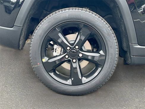 New 2025 Jeep Grand Cherokee Limited w/ Black Appearance Package image 43