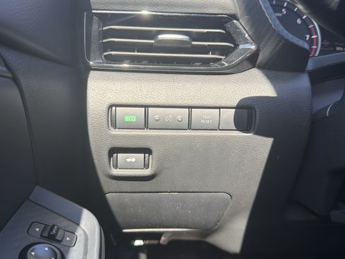 Used 2023 Nissan Sentra SV FWD image 12