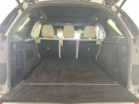 Used 2019 Land Rover Discovery SE image 29