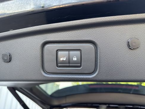 Used 2024 Nissan Pathfinder SL AWD/4WD image 13