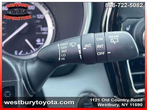 Used 2022 Toyota Highlander XLE AWD/4WD image 30