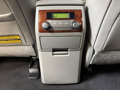 Used 2012 Toyota Highlander Limited image 16