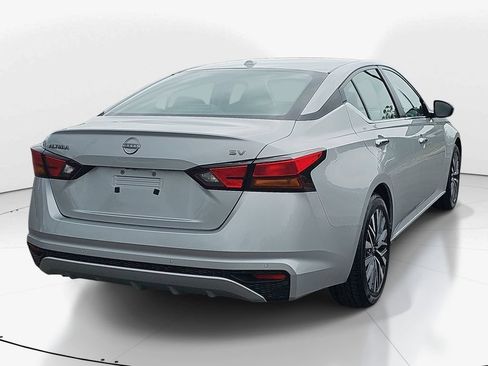 Used 2024 Nissan Altima 2.5 SV FWD image 6