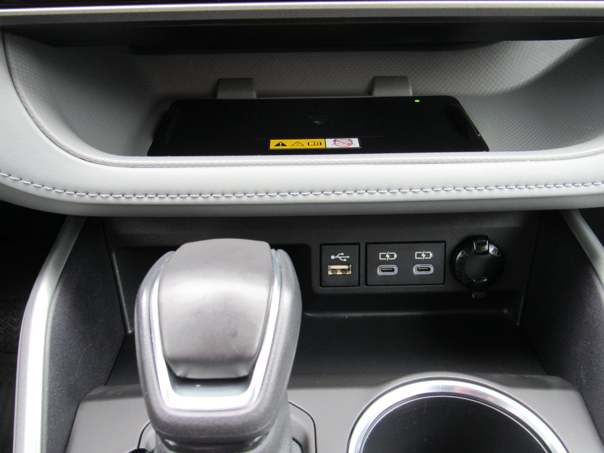 Used 2023 Toyota Highlander XLE AWD/4WD image 23