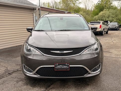 Used 2017 Chrysler Pacifica Touring-L FWD image 10