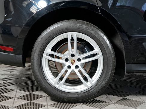Certified 2023 Porsche Macan AWD/4WD image 15