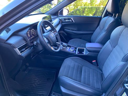 Used 2024 Mitsubishi Outlander SE Black Edition image 30