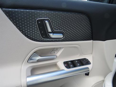 Used 2025 Mercedes-Benz GLA 250 GLA 250 4MATIC image 9