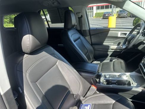 Used 2022 Ford Explorer XLT w/ Equipment Group 202A AWD/4WD image 29
