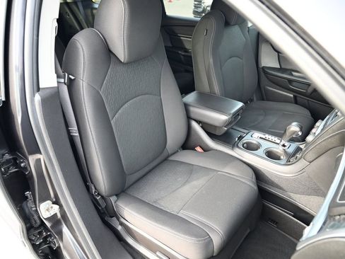 Used 2015 GMC Acadia SLE image 46