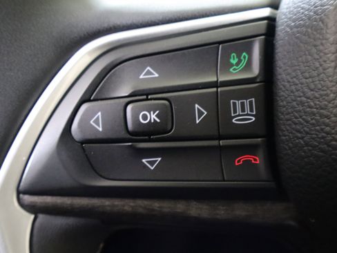 Used 2023 Jeep Grand Cherokee Limited image 29