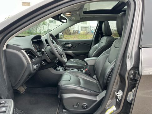 Used 2022 Jeep Cherokee Limited image 9