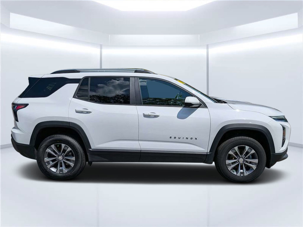 Used 2025 Chevrolet Equinox LT FWD image 2