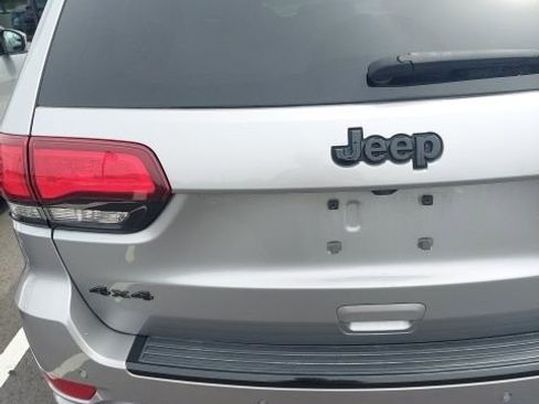 Used 2017 Jeep Grand Cherokee Altitude image 19