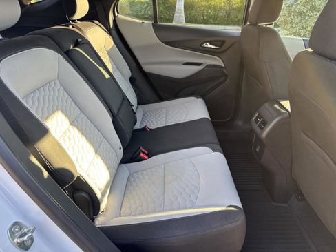 Used 2020 Chevrolet Equinox LS w/ LS Convenience Package image 9