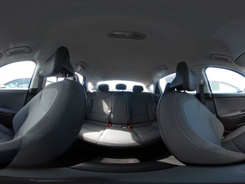 Used 2025 Kia K4 LXS image 41