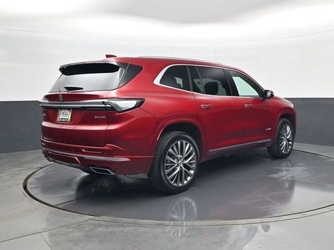 Used 2025 Buick Enclave Avenir image 5