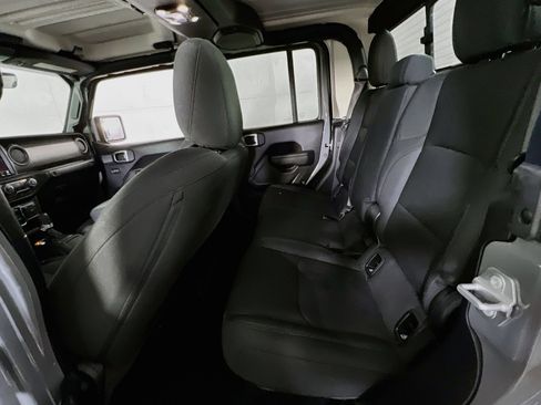 Used 2023 Jeep Gladiator Sport AWD/4WD image 22