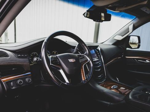 Used 2015 Cadillac Escalade Premium AWD/4WD image 2