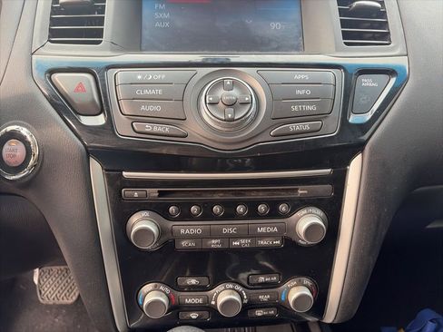 Used 2019 Nissan Pathfinder SV image 21