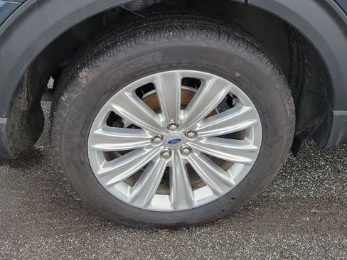 Used 2023 Ford Explorer Limited w/ Limited Technology Package image 5