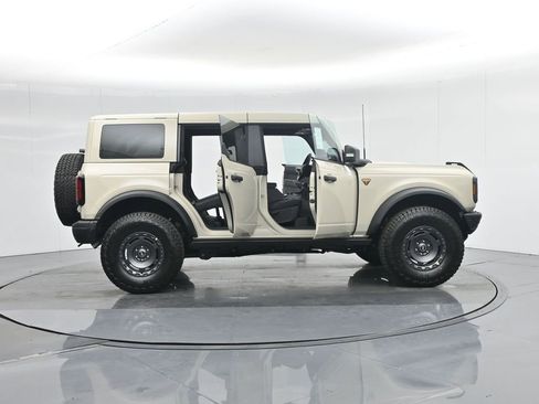 New 2025 Ford Bronco Badlands image 4