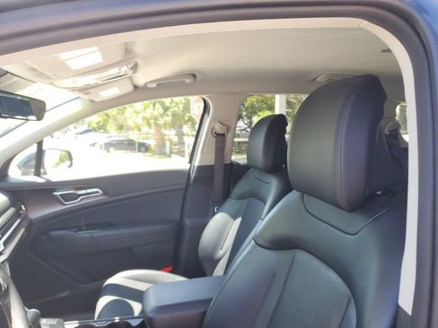 Certified 2025 Kia Sportage EX image 15