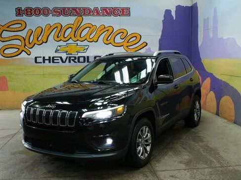 Used 2021 Jeep Cherokee Latitude Lux w/ Comfort/Convenience Group image 2