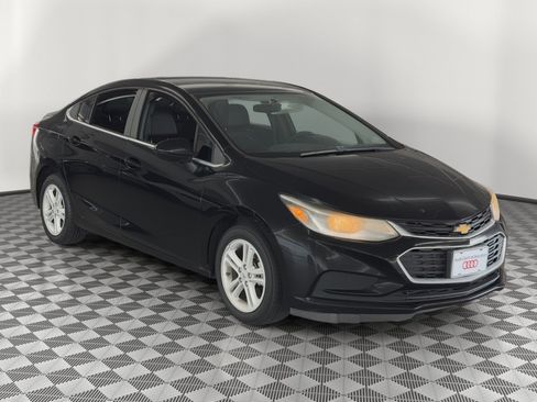 Used 2018 Chevrolet Cruze LT w/ Leather Package FWD image 7
