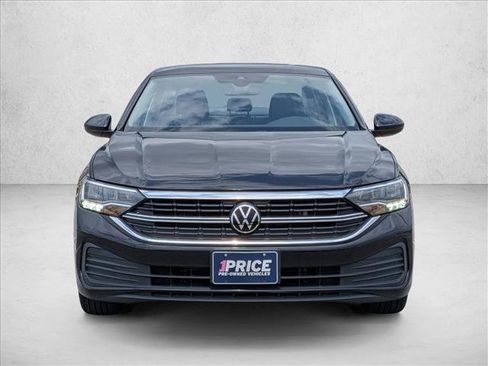 Used 2023 Volkswagen Jetta SE w/ Panoramic Sunroof Package image 2