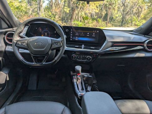 Used 2025 Chevrolet Trax RS w/ Driver Confidence Package image 13