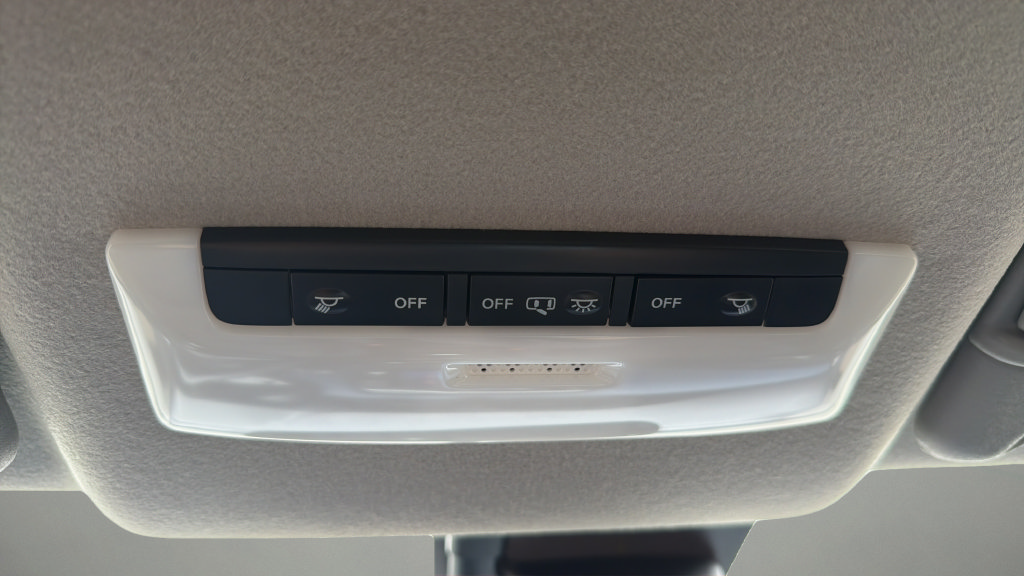 Used 2025 Nissan Versa SV w/ Trunk Package FWD image 21