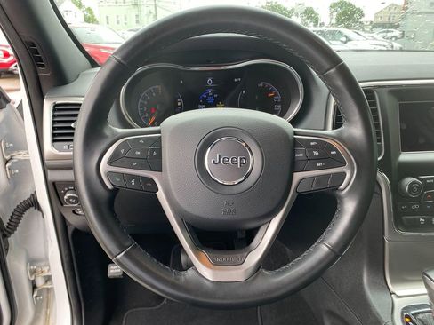 Used 2021 Jeep Grand Cherokee Laredo image 15