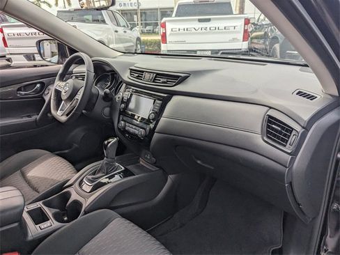 Used 2019 Nissan Rogue SV image 20