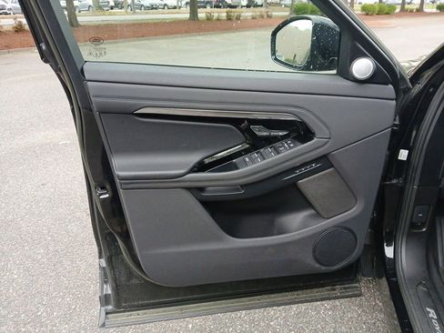 Used 2023 Land Rover Range Rover Evoque R-Dynamic SE image 10
