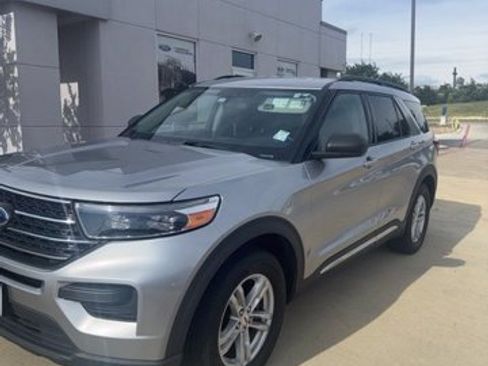 Certified 2022 Ford Explorer XLT RWD image 2