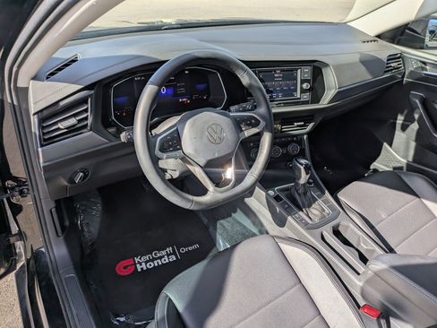 Used 2022 Volkswagen Jetta SE FWD image 17