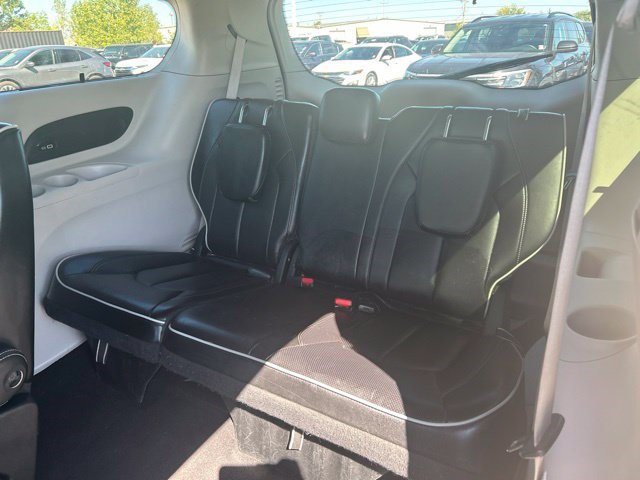 Used 2023 Chrysler Pacifica Limited FWD image 32