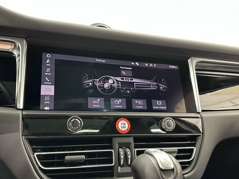 Certified 2024 Porsche Macan image 41