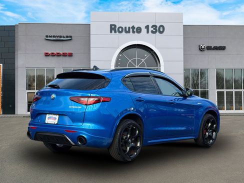 Used 2023 Alfa Romeo Stelvio Veloce image 4