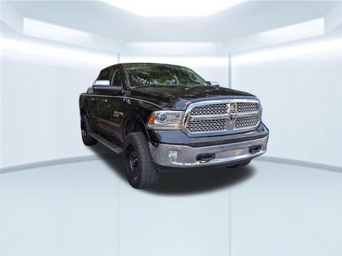 Used 2015 RAM 1500 Laramie w/ Convenience Group AWD/4WD image 2