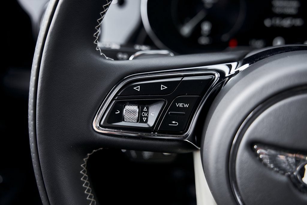 Used 2023 Bentley Bentayga Extended Wheelbase AWD/4WD image 59