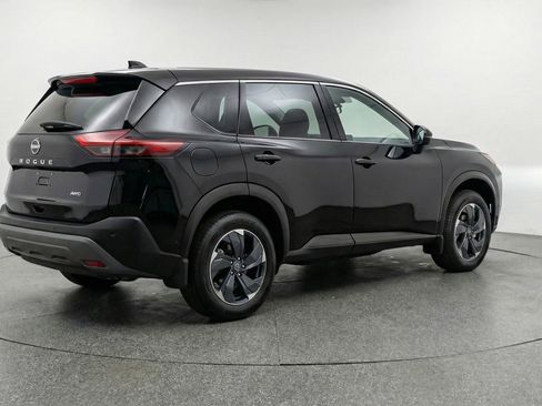 Used 2025 Nissan Rogue SV image 9