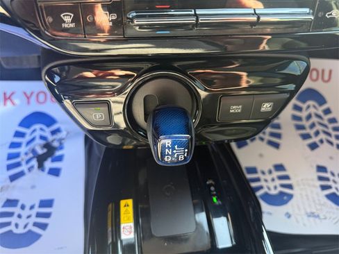 Used 2019 Toyota Prius XLE image 16