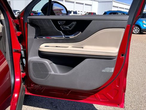 Used 2022 Lincoln Corsair AWD w/ Equipment Group 101A image 23