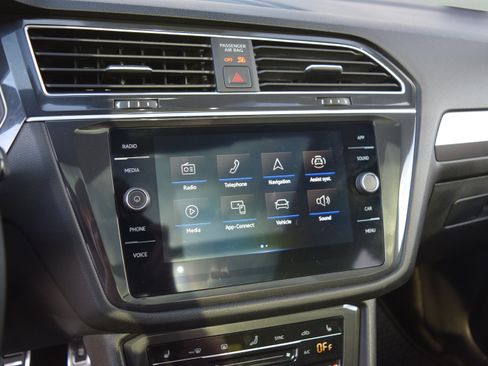 Used 2024 Volkswagen Tiguan SE R-Line AWD/4WD image 15