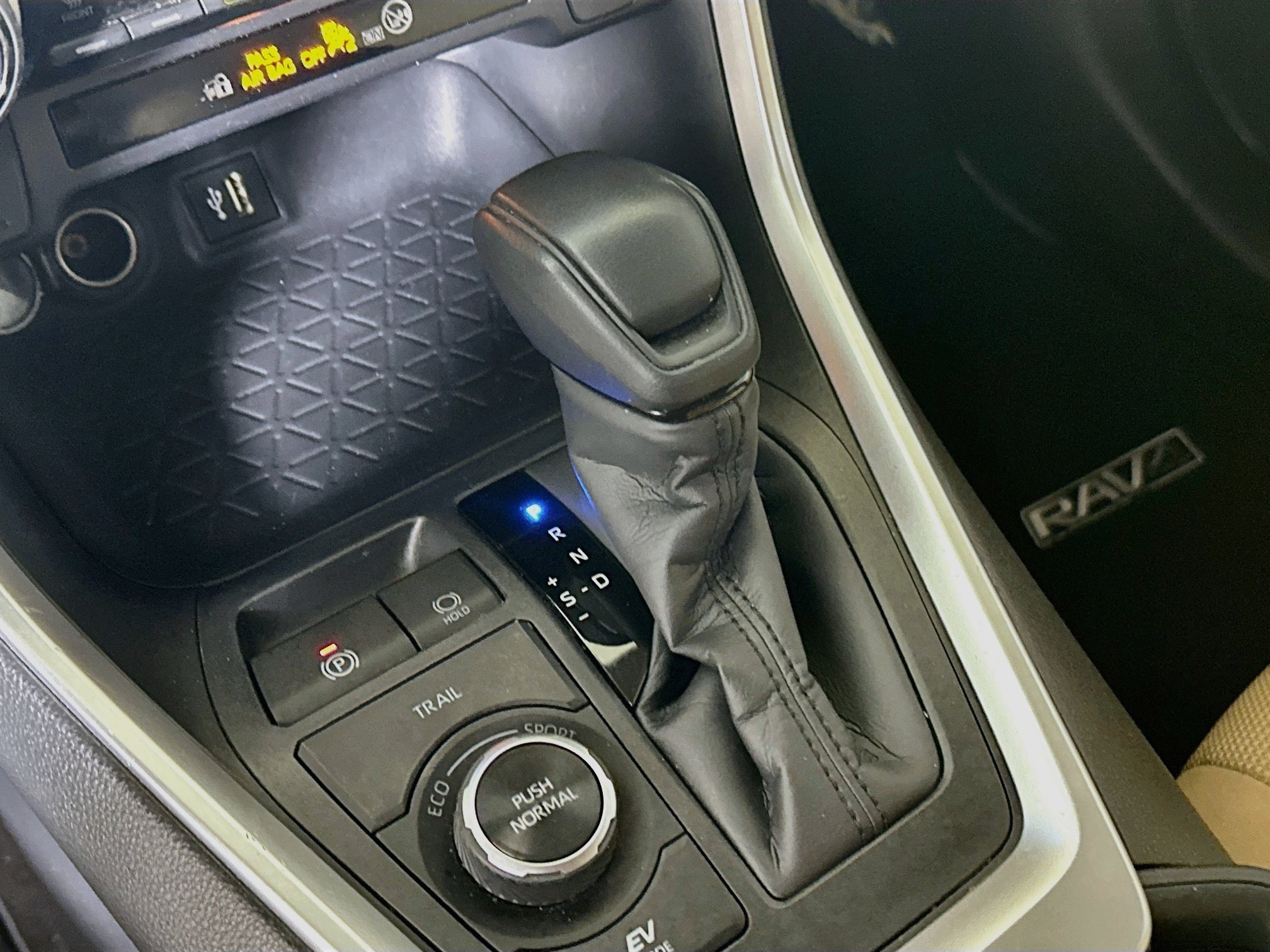 Used 2025 Toyota RAV4 LE AWD/4WD image 24